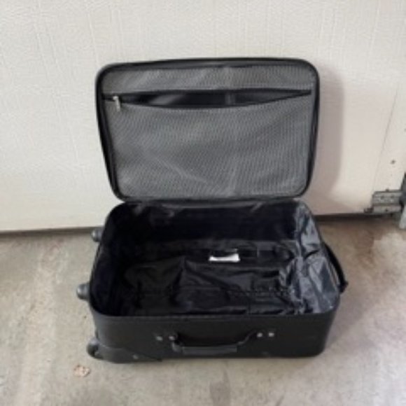 Carry on Luggage - Picture 3 of 3